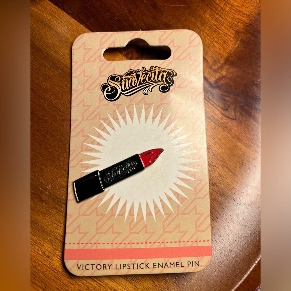 Suavecita Victory 💄 Lipstick Enamel Pin NWT Jacket Lapel Hat Makeup Accessory